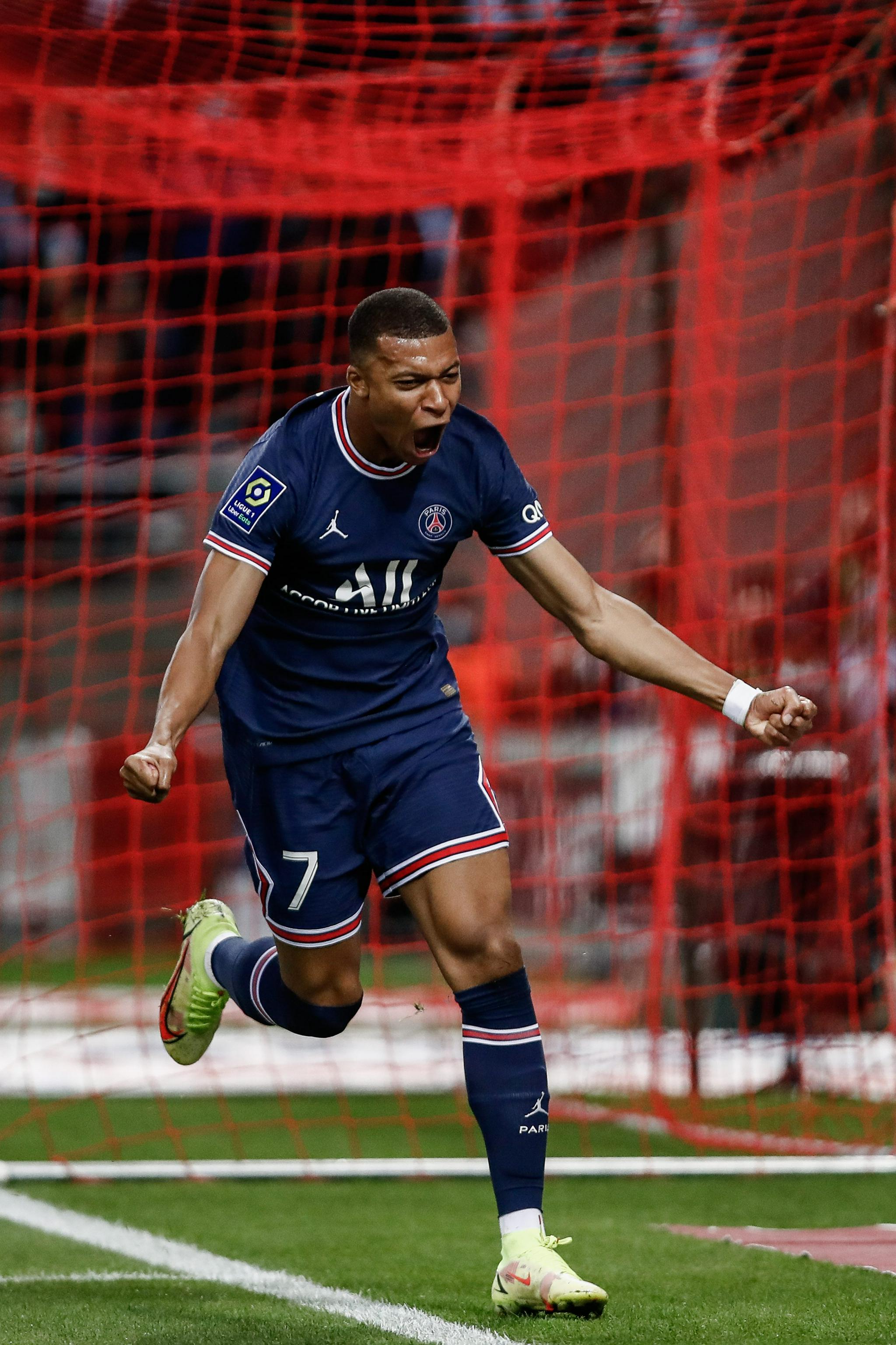 维尔茨闪耀英超！利物浦新星如何策动首球并当选最佳球员？