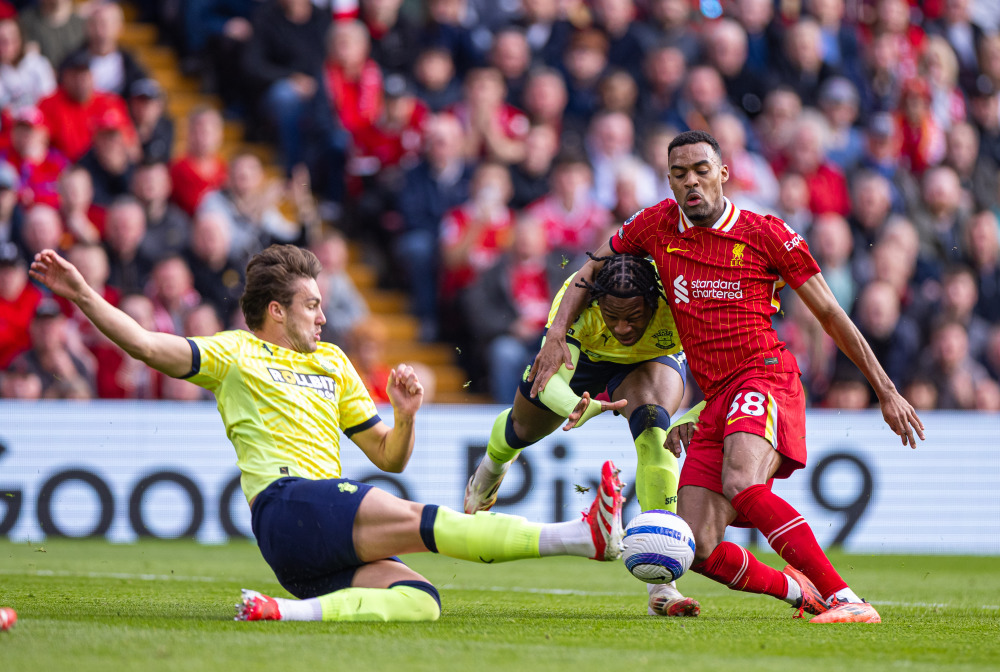 法兰克福4-3逆转科隆，伯卡特梅开二度，达胡德建功