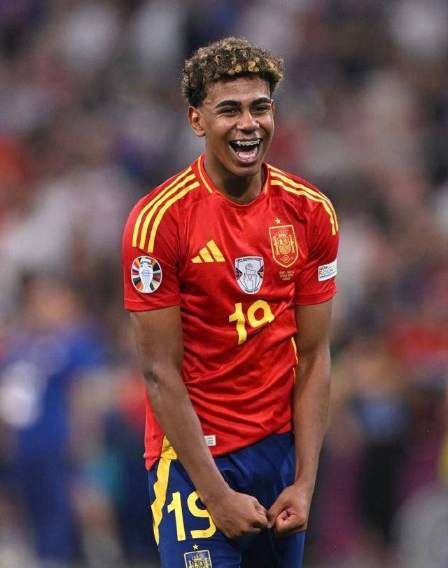 英超战报：希门尼斯点射制胜，富勒姆1-0诺丁汉森林（英超最新战报：希门尼斯点球建功，富勒姆1-0小胜诺丁汉森林）